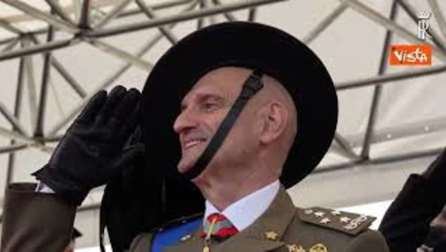 Mattarella assiste alla Parata del 2 giugno ai Fori Imperiali