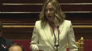 Giorgia Meloni, microfono in tilt al Senato: come la risolvono