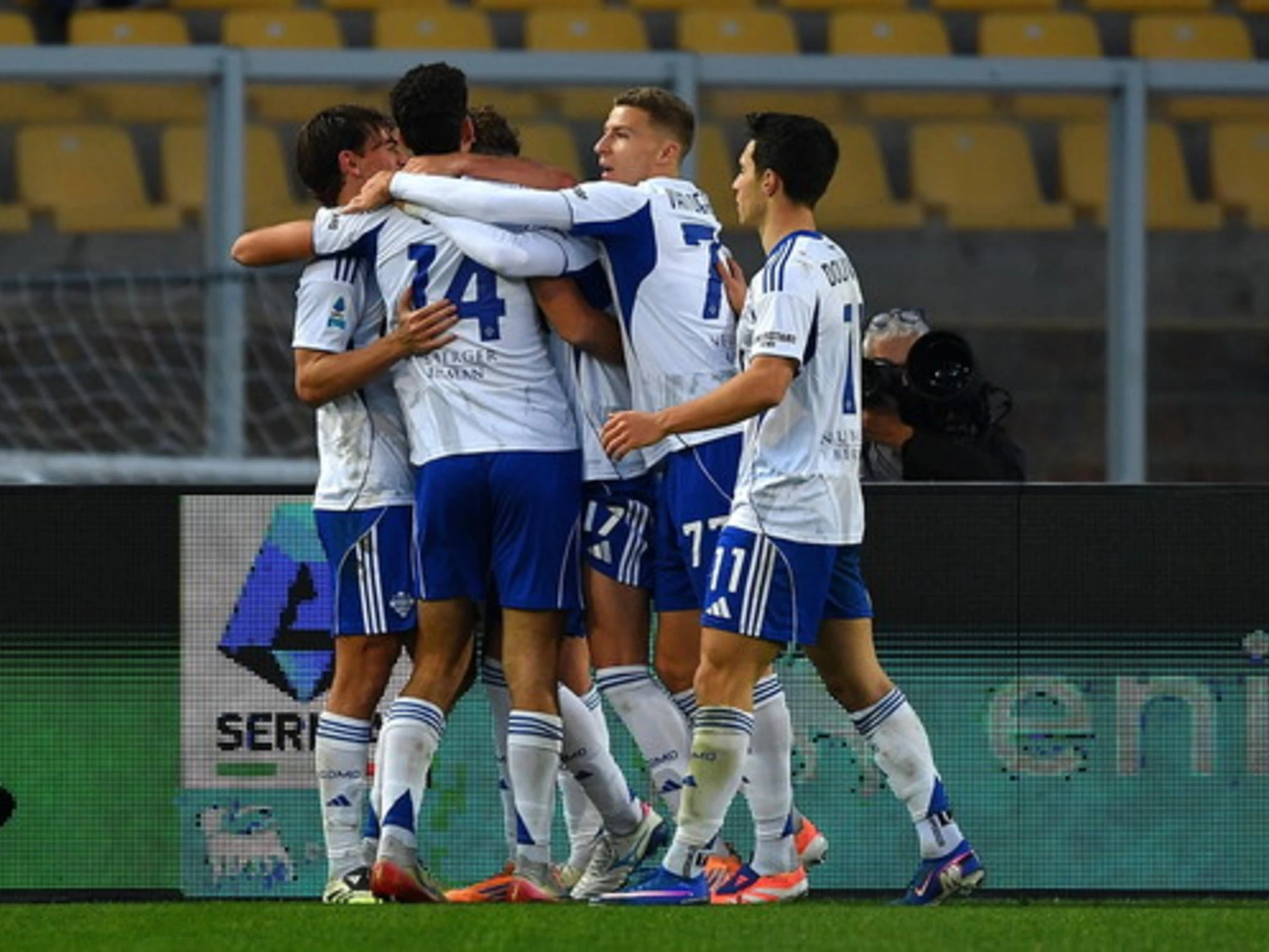 Como da urlo, Lecce travolto: i lariani vedono l'Europa