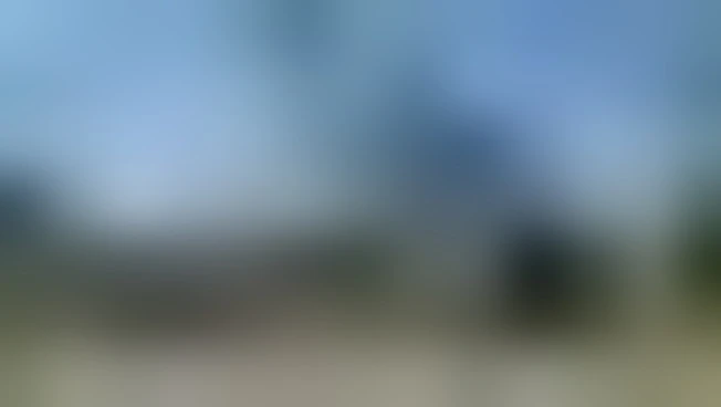 Denso fumo nero su città russa a est di Mosca dopo drone ucraino