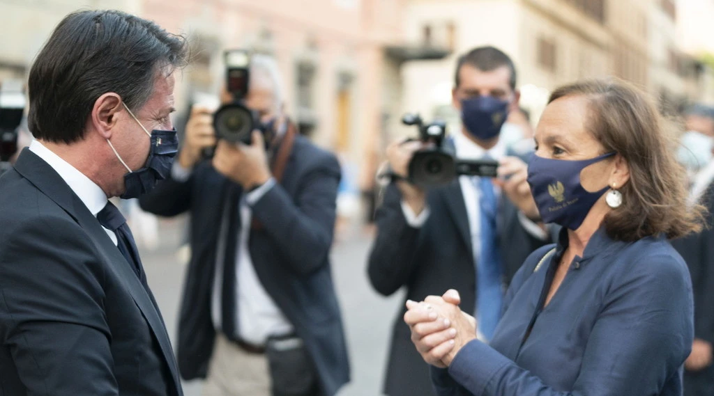 Giorgia Meloni contro Conte e Lamorgese: "Natale senza i tuoi, sbarchi con chi vuoi. La doppia morale del governo"