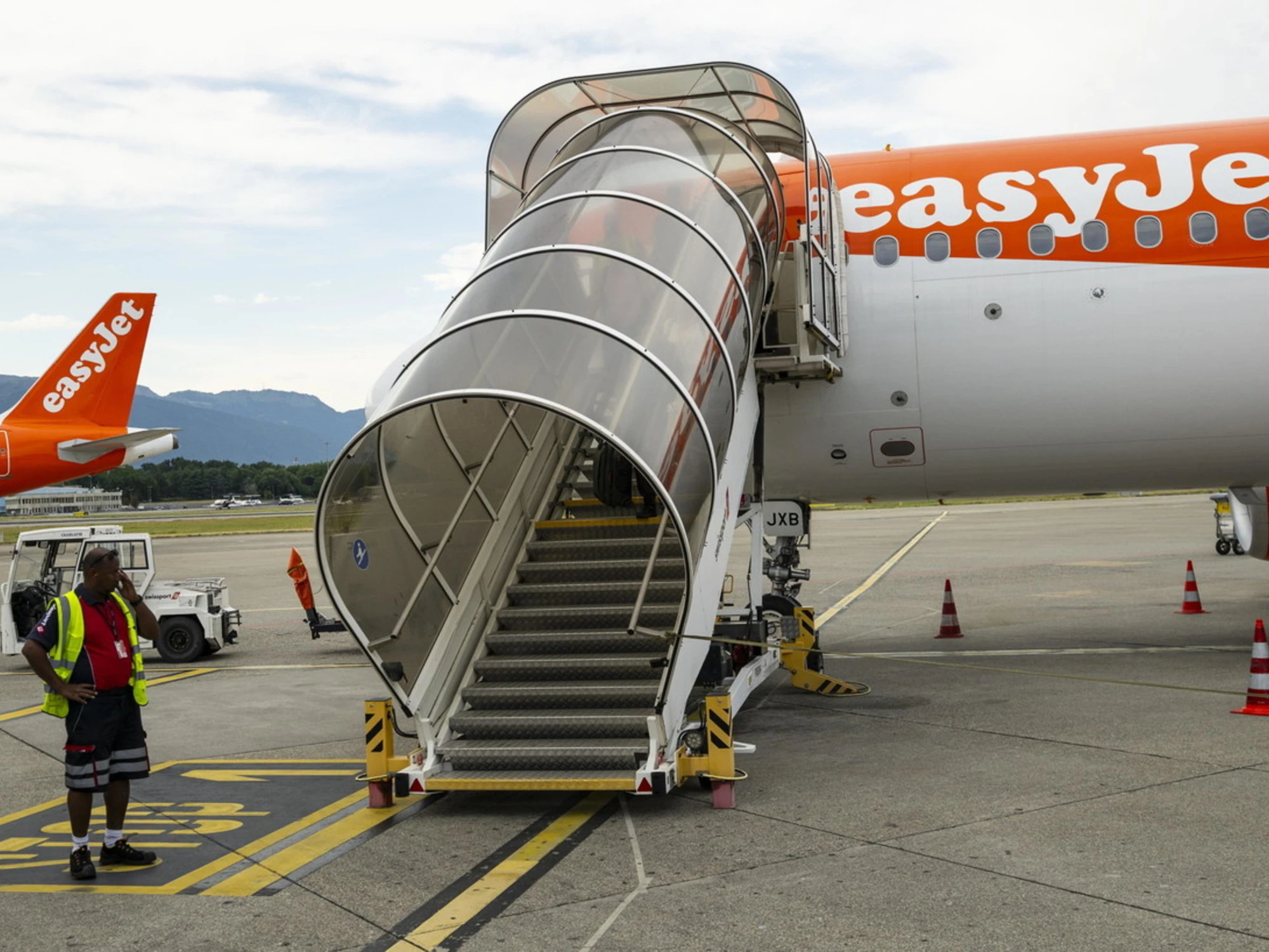 Scioperi, una settimana da incubo. Oggi si ferma EasyJet: chi rischia