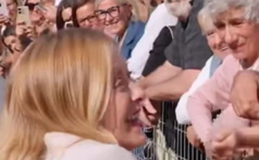 Giorgia Meloni, tripudio e ovazione: il video che fa impazzire la sinistra