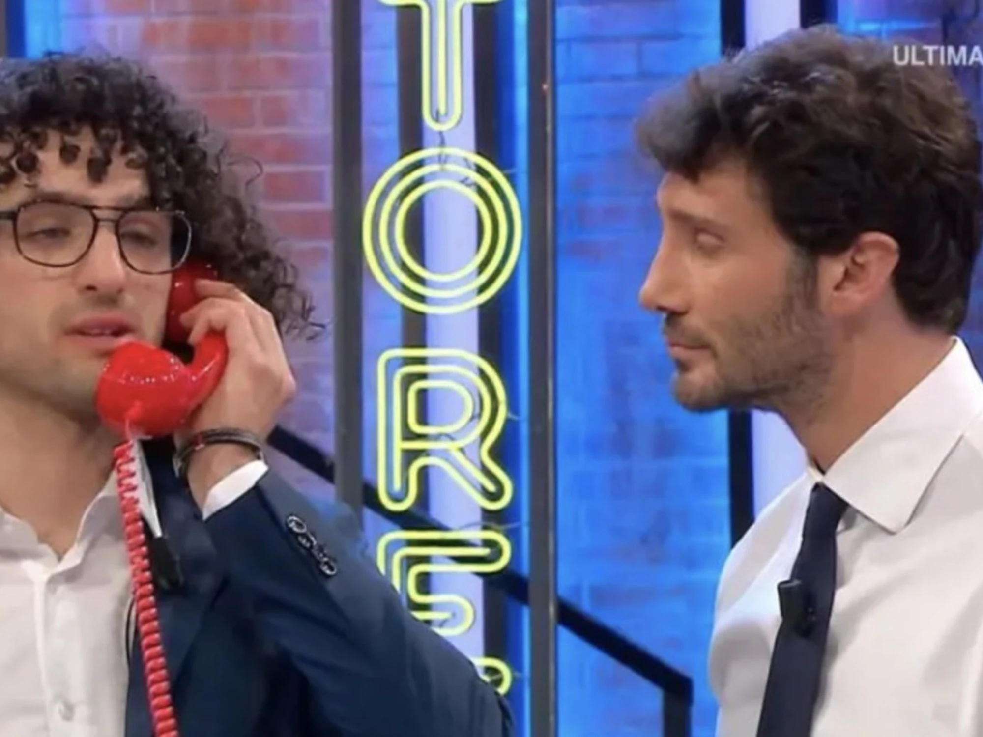 Affari Tuoi, Nicola sbertucciato dopo la telefonata: "Che ci va a fare..."