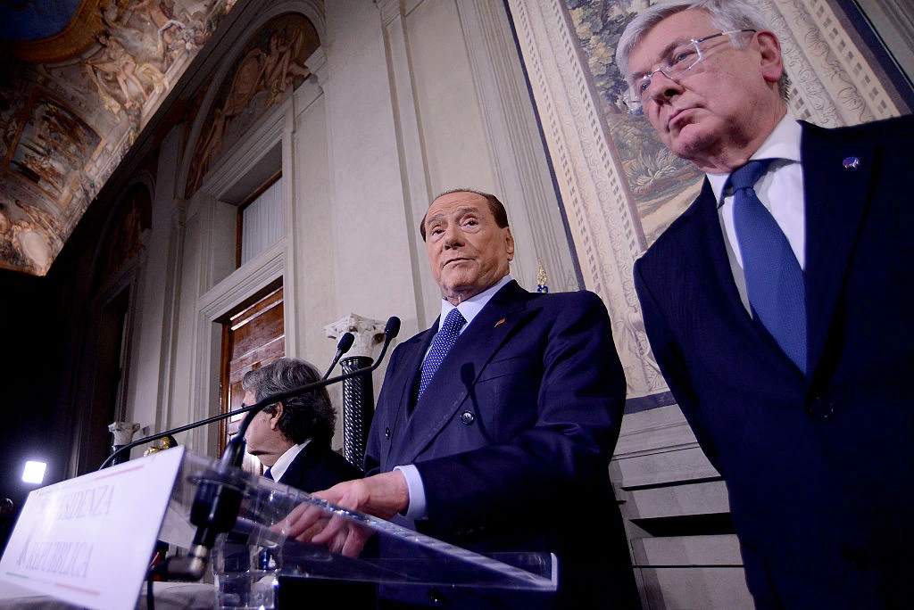 Forza Italia, il piano: "cannoneggiare" Matteo Salvini e Luigi Di Maio