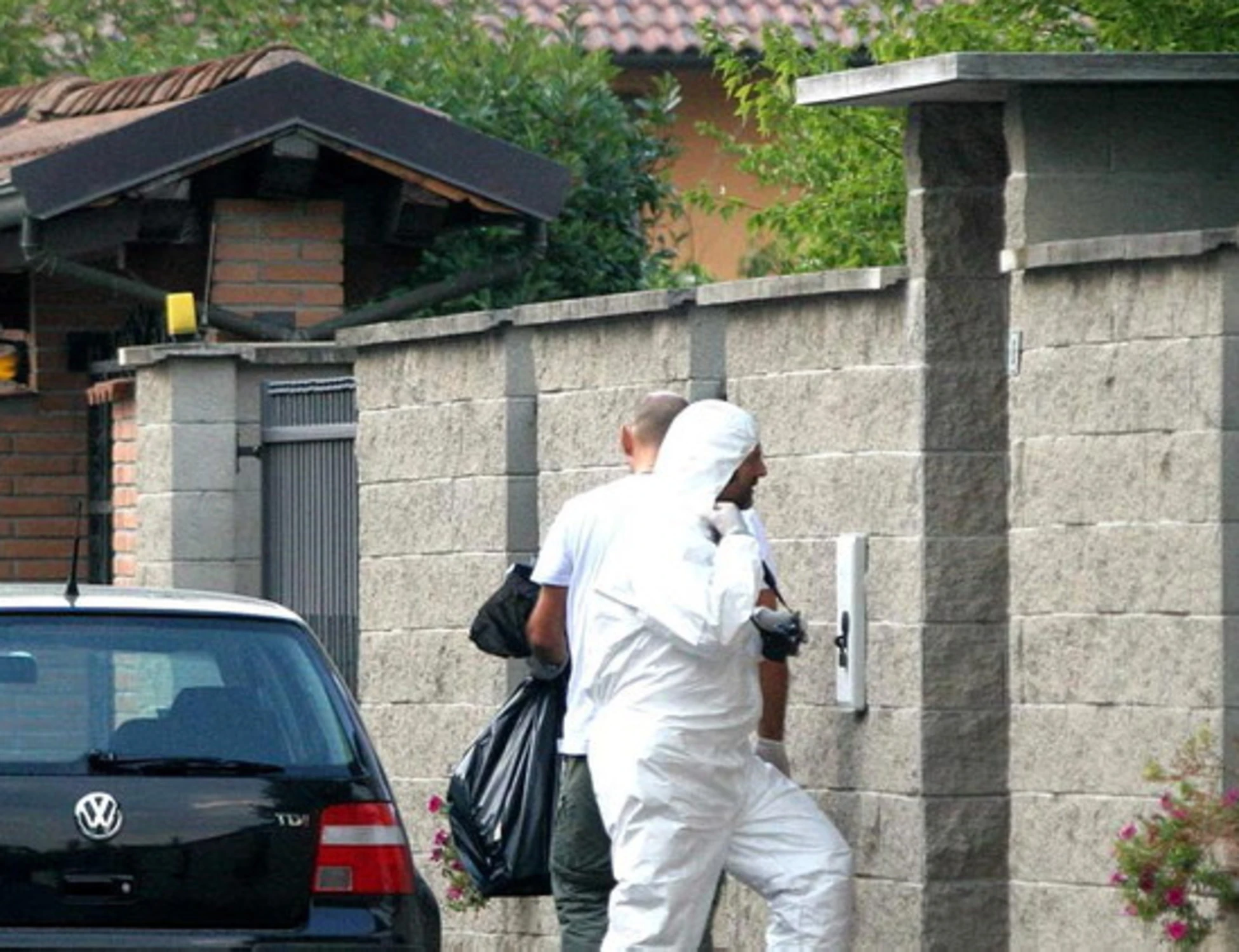 Garlasco, nelle foto inedite non solo Sempio: cosa si vede fuori da casa Poggi