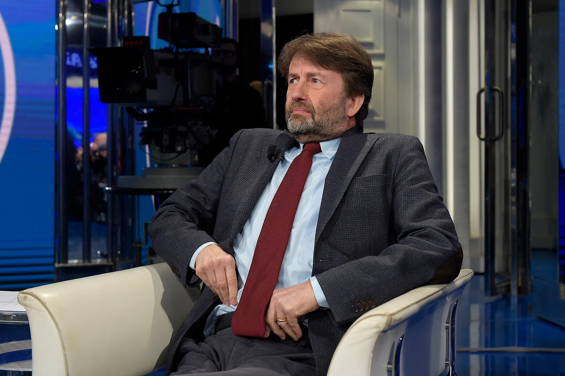 Matteo Renzi, il piano per creare il governo M5s-Pd: la telefonata di Dario Franceschini e l'offerta indecente