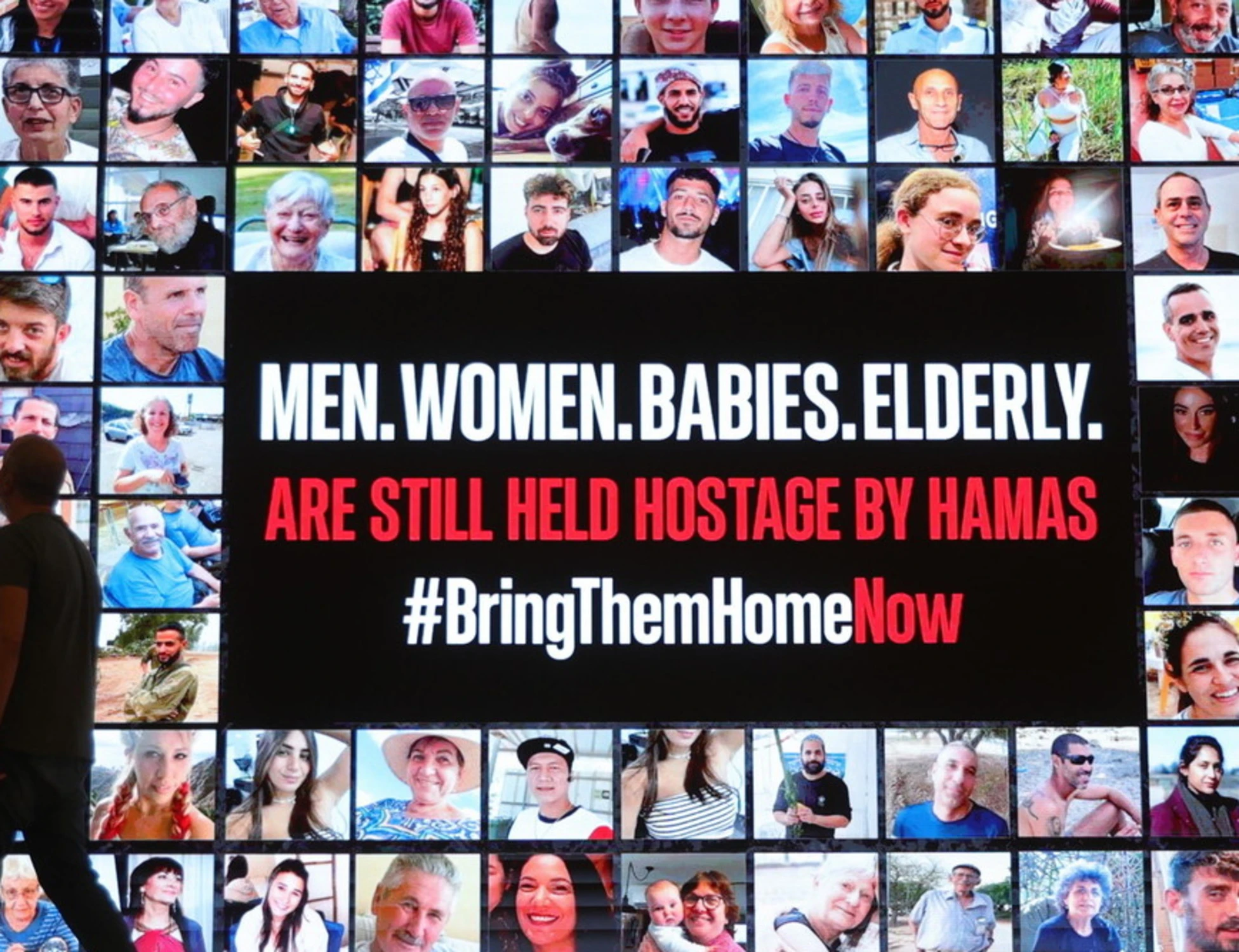 Israele, "ostaggi liberi lunedì all'alba": ore drammatiche. E Hamas non molla