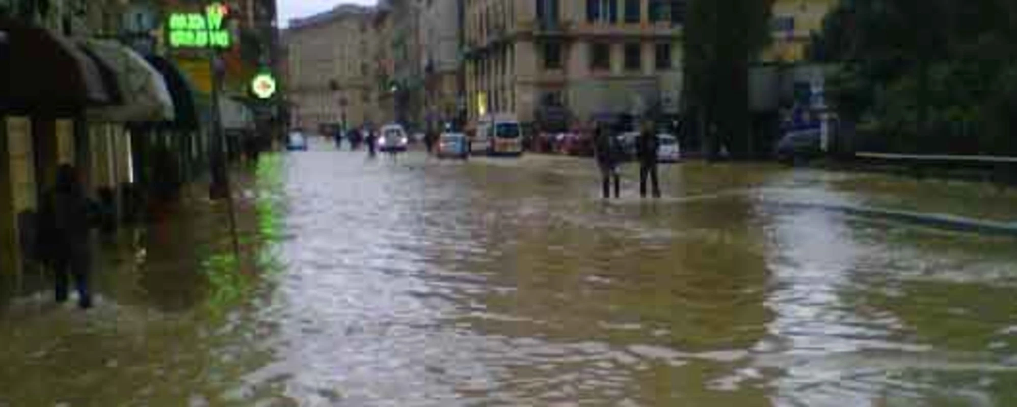 Il capoluogo ligure in ginocchio per l'alluvione: diverse vittime