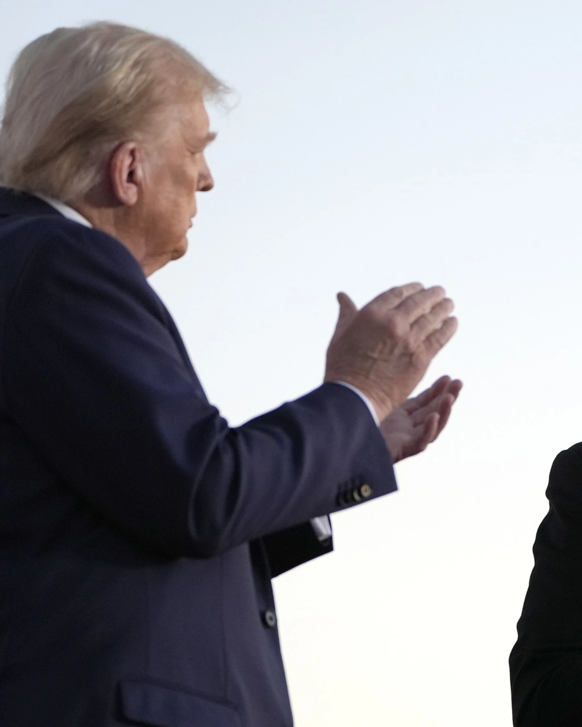 Trump avverte Musk: "Se finanzia i dem, ne pagherà le conseguenze"
