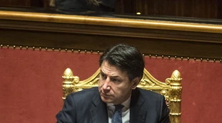 Mes, Pd e Italia Viva spaccano la maggioranza: "Usiamolo", la trappola per Conte è servita