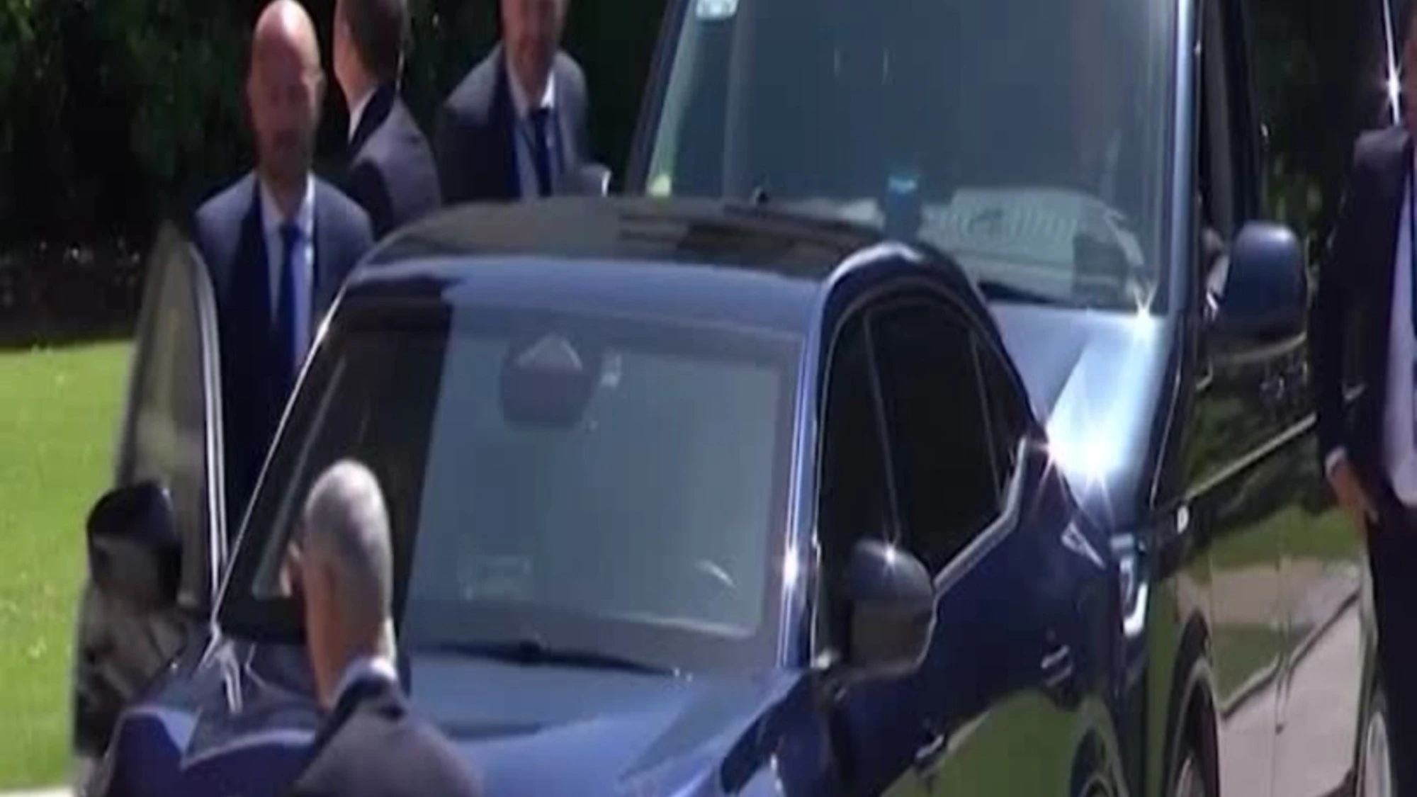 L'arrivo di Macron, Lula, Costa e Von der Leyen al G7