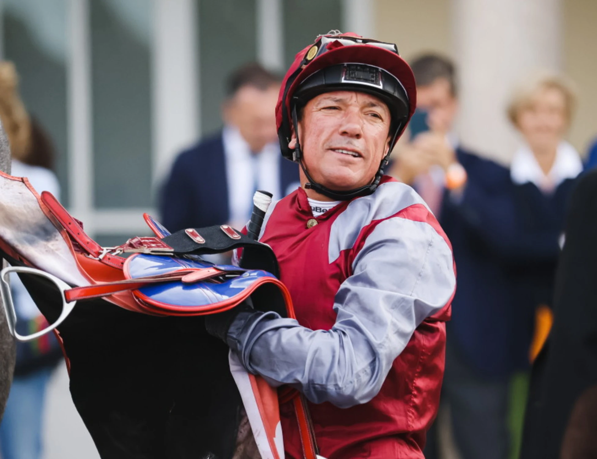 Lanfranco Dettori, grave incidente d'auto in Inghilterra: mondo dell'ippica in ansia