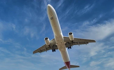 Aereo, pilota si sente male in volo: panico a bordo