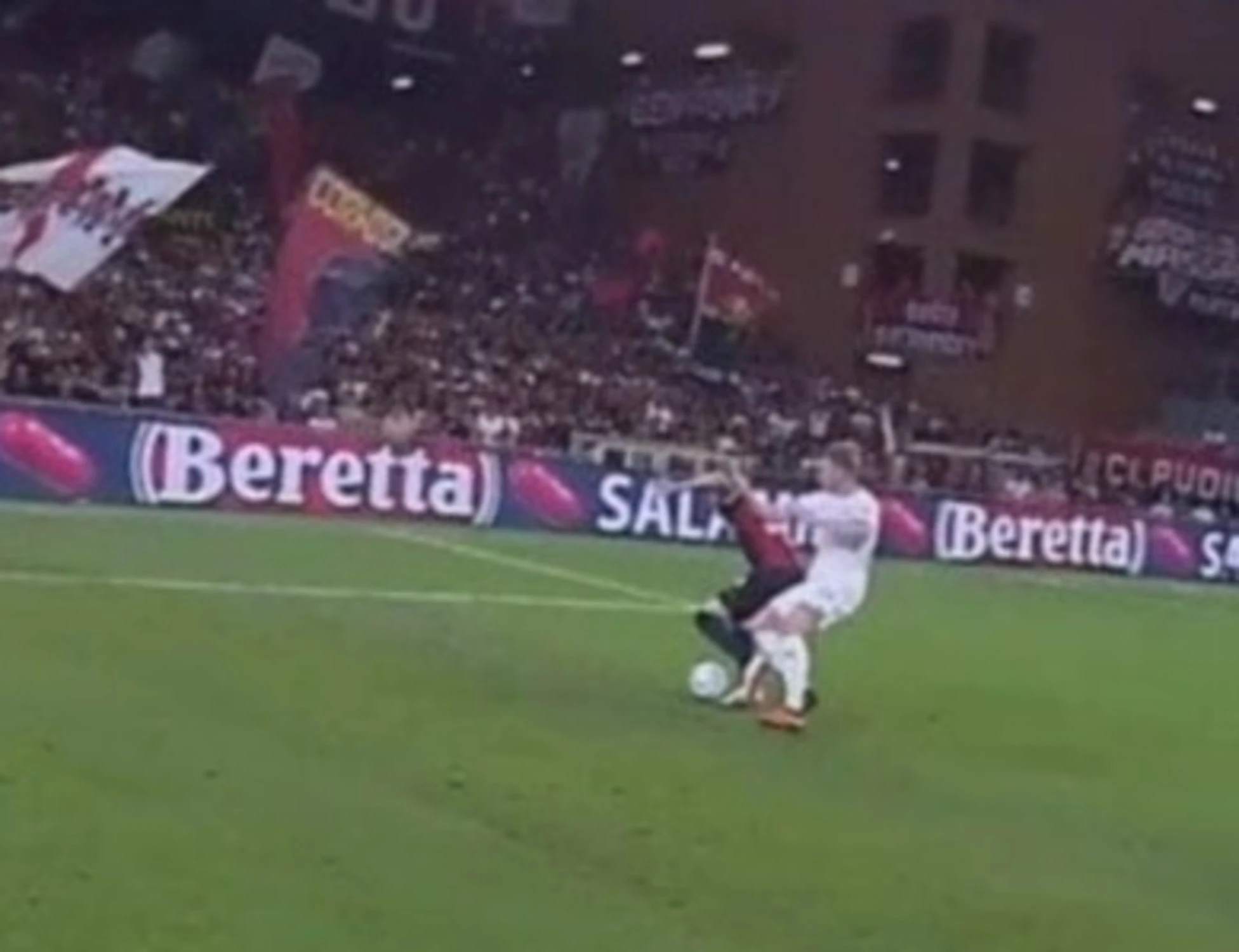Genoa-Napoli, dopo De Bruyne il caos: arbitro assediato negli spogliatoi, chi si becca un maxi stop