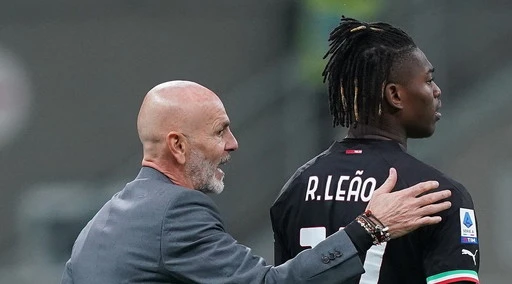 Leao, la bordata di Pioli: "Per diventare un campione..."