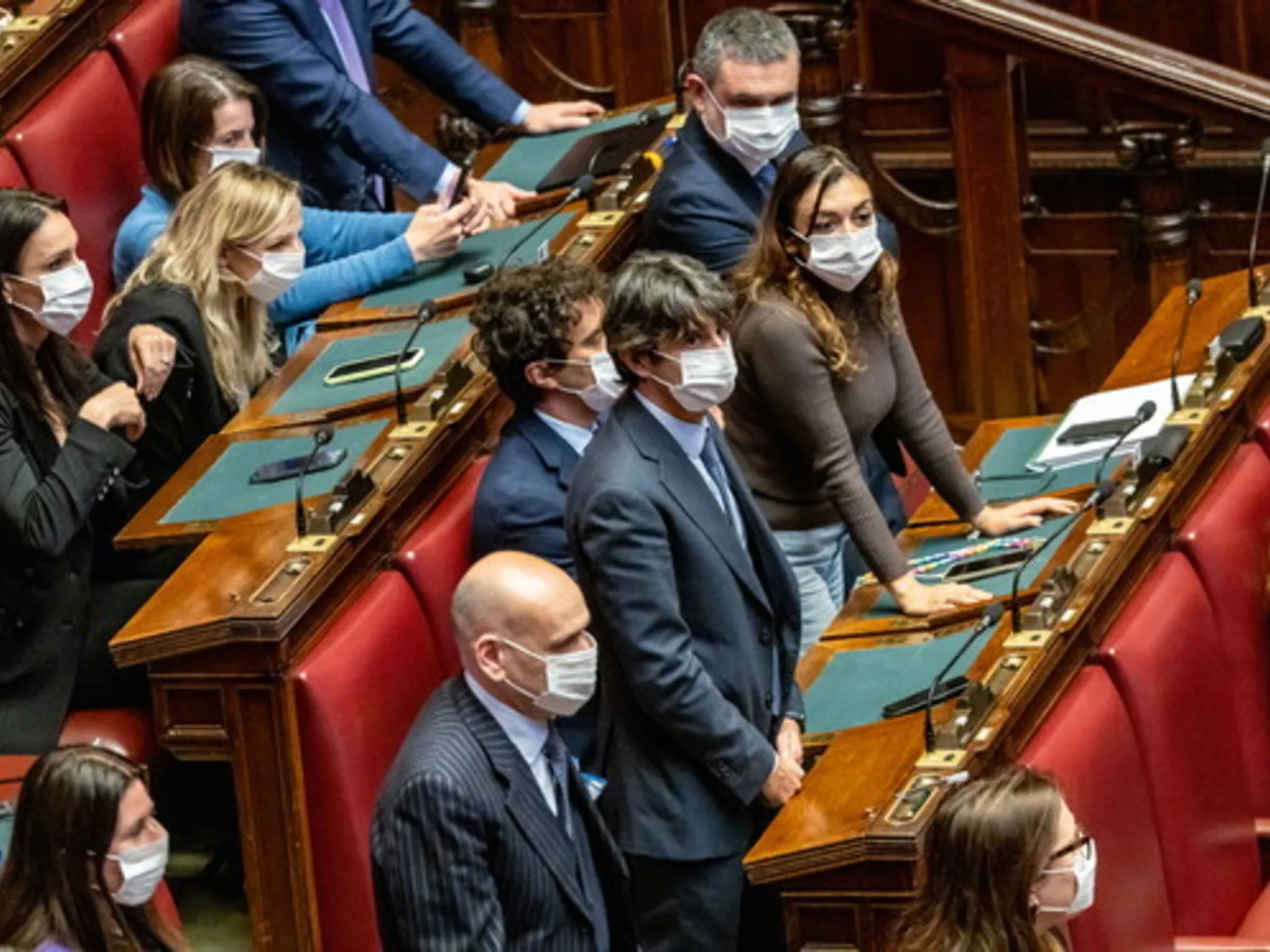 Leggi l'articolo: "Vi querelo tutti!": FdI protesta in aula, Giuseppe Conte sbrocca