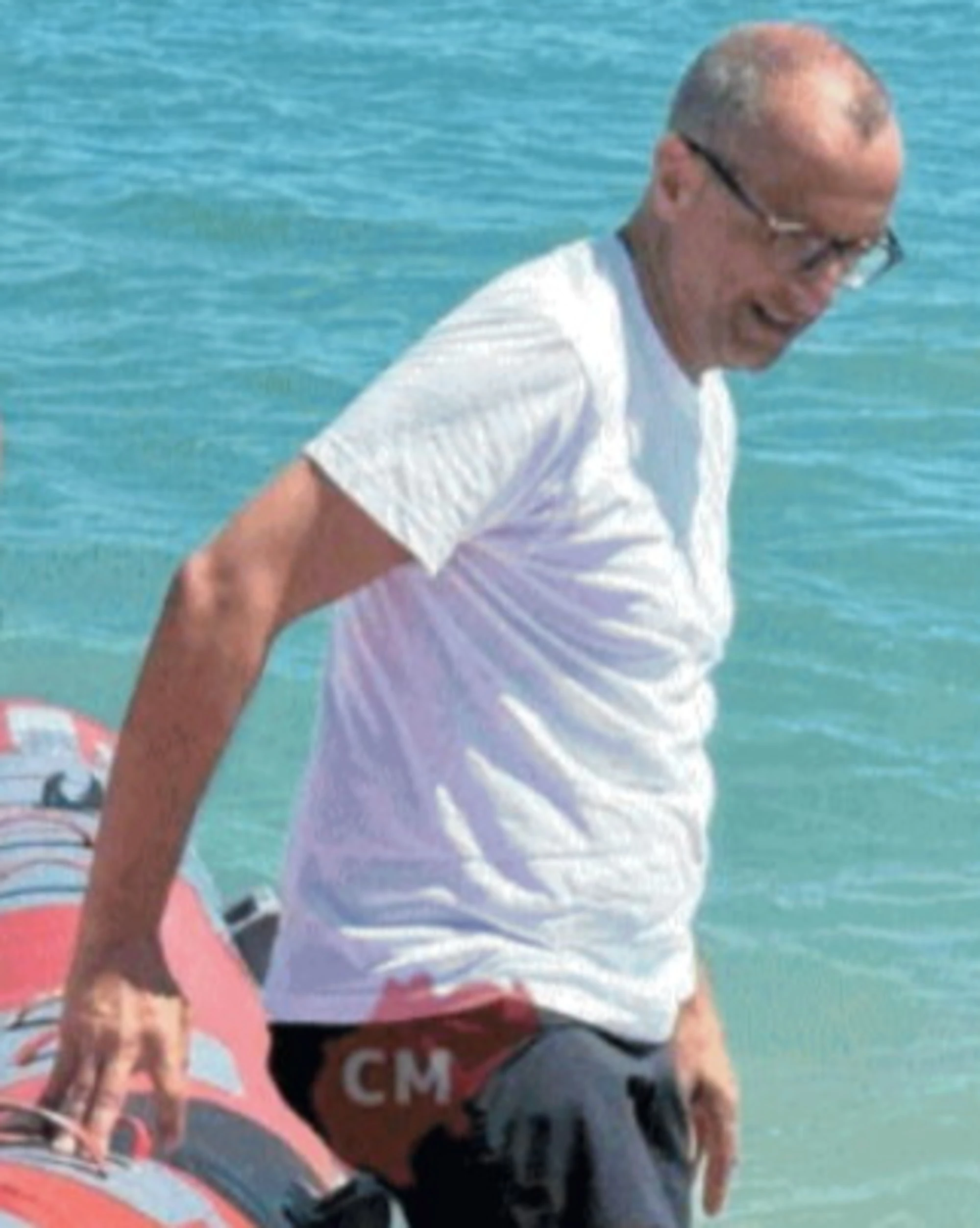 Pd, ultima spiaggia: Ricci cerca voti in barca (e fa piangere i bambini)