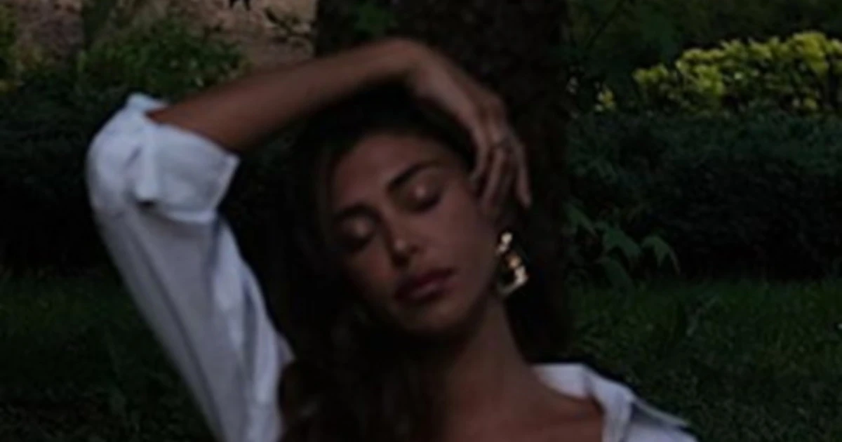 Belen Rodriguez, nel cuore della notte in giardino... pizzicata così: le foto pazzesche