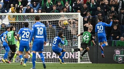 Empoli, colpo salvezza: Bastoni abbatte il Sassuolo nel recupero