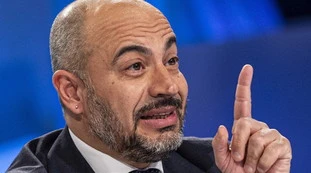 Gianluigi Paragone: "Alleanza con la Lega? Pur di uscire dall'Europa anche con Marilyn Manson"