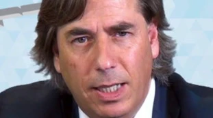 Lorenzo Damiano, il leader di "Norimberga 2" convertito a Medjugorje: Dio? No, vaccino: schiaffo ai no-vax