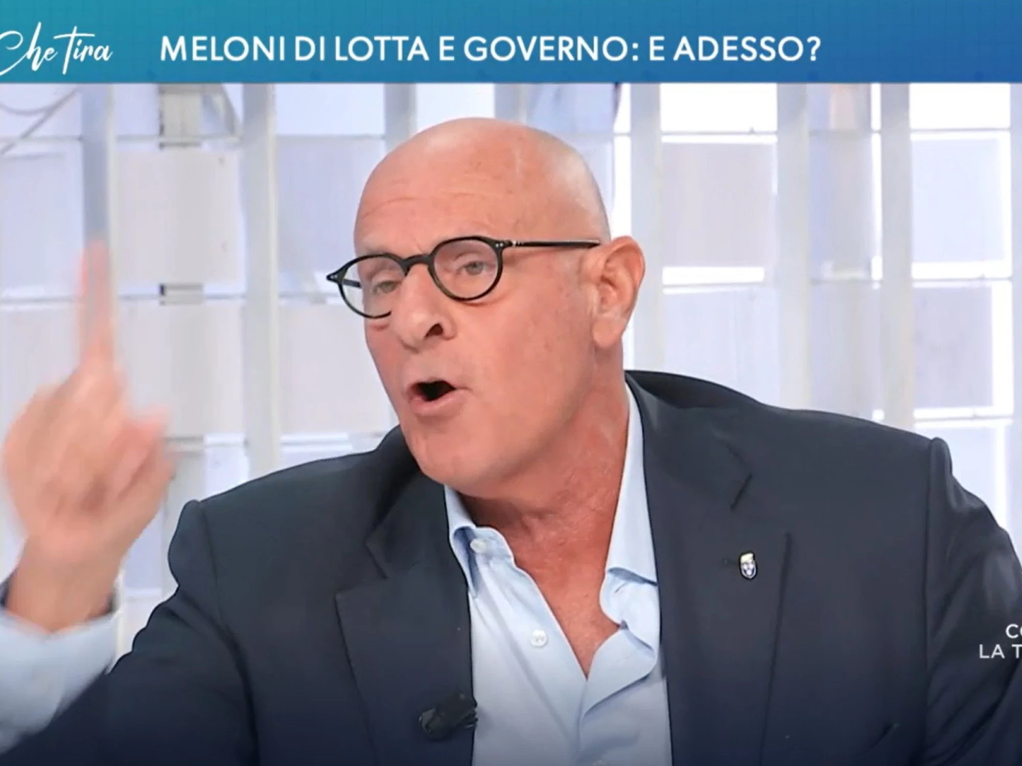 L'aria che tira, Rampelli umilia il piddino: "Mettete la reintroduzione del bollo auto nel programma"