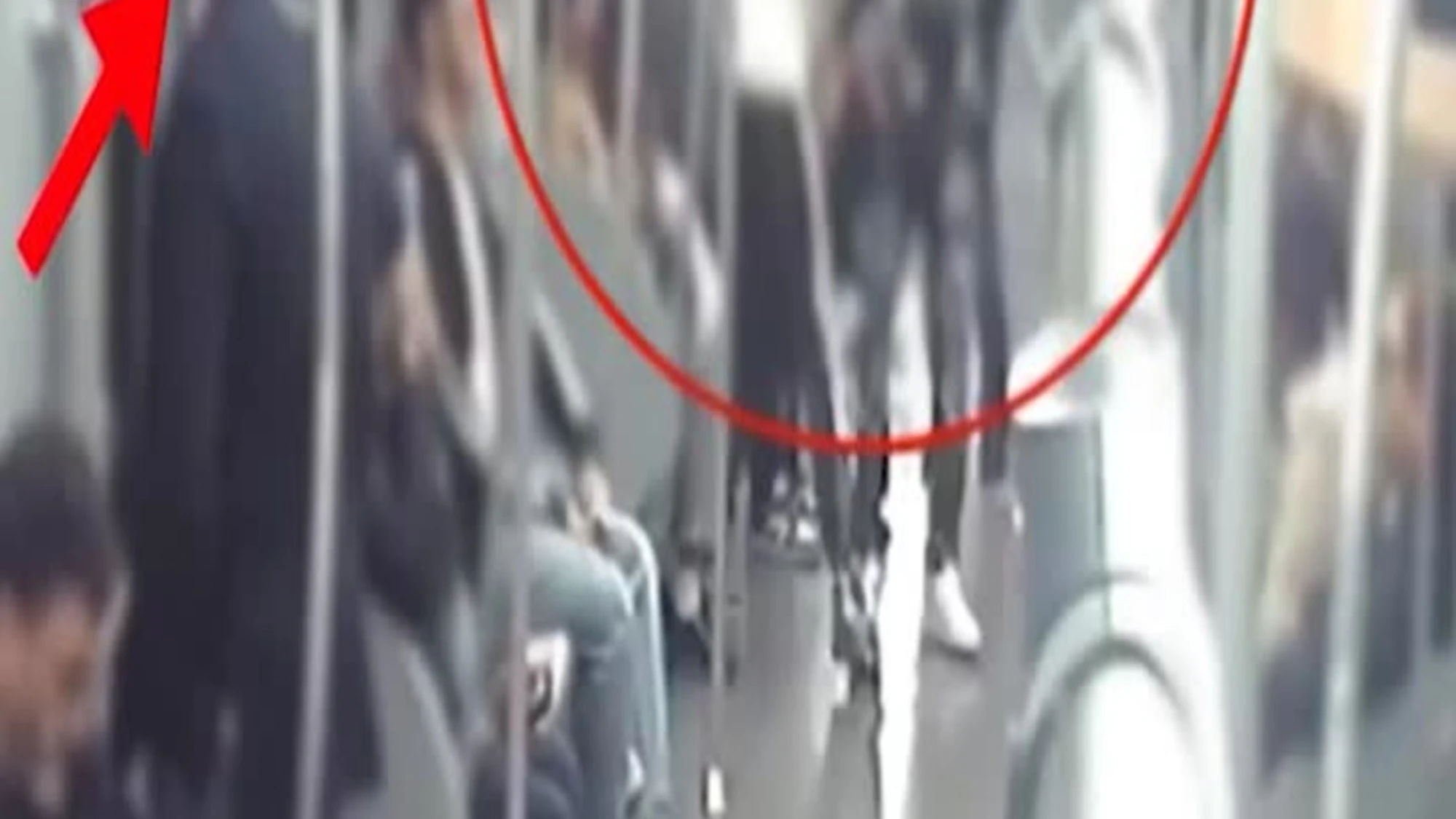 Milano, in 4 rapinano e aggrediscono 52enne in metro