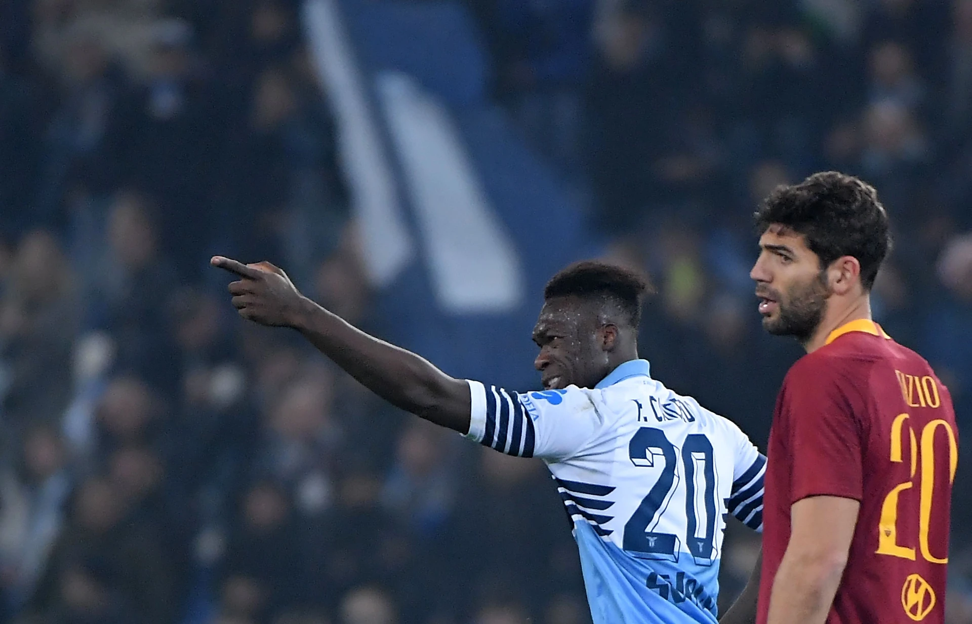 La Lazio vince il derby 3-0. Roma un bruttissimo ko in vista del ritorno di Champions