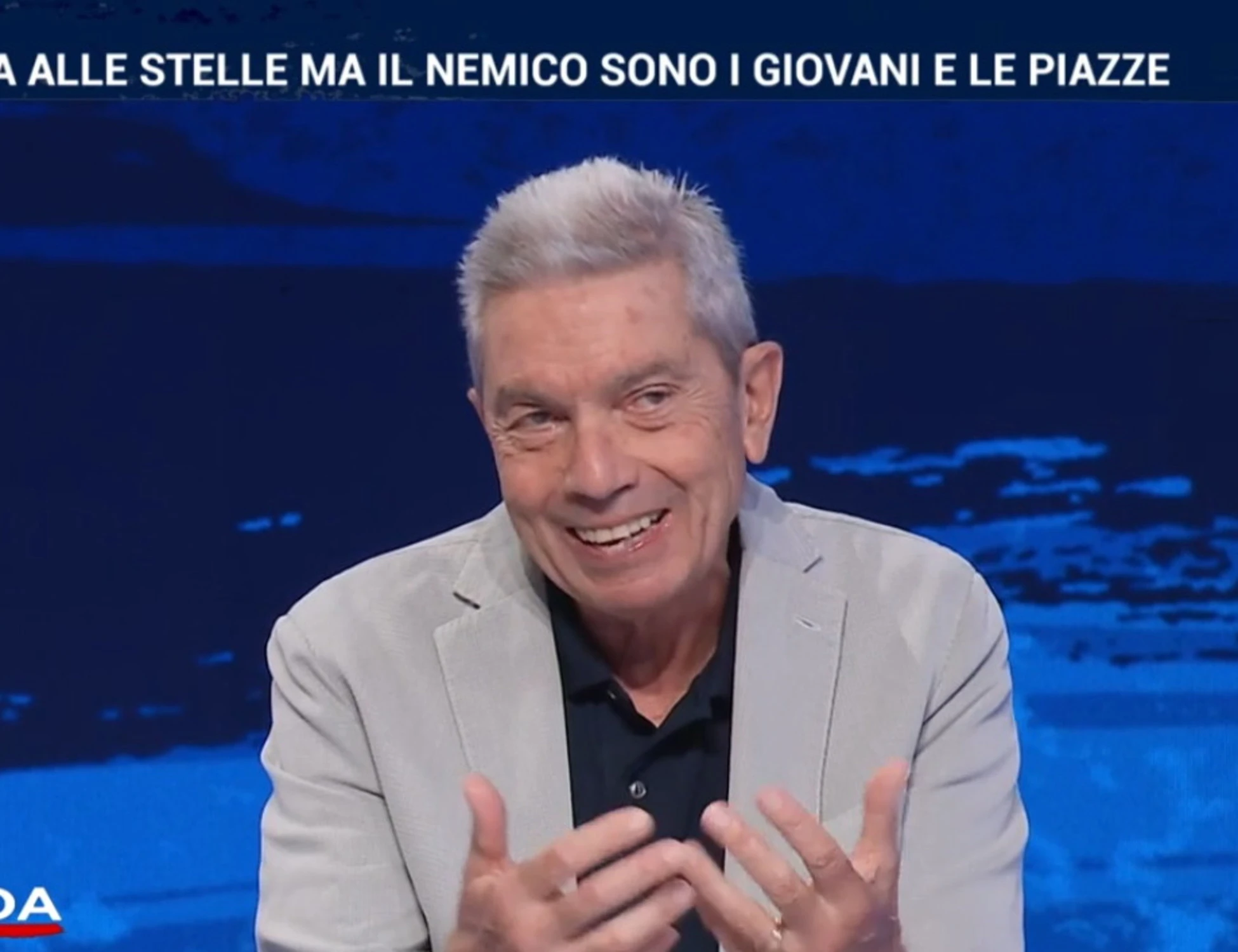 In Onda, Padellaro inchioda la sinistra: "Perché tacciono sulle violenze?"