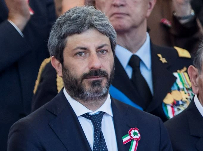 Roberto Fico, anche i suoi fedelissimi sono sotto choc: "Cosa c'entrano i rom con la festa della Repubblica?"