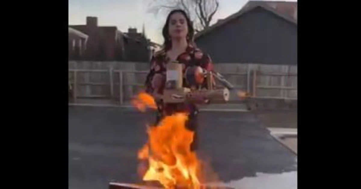 Valentina Gomez, il video col lancifiamme fa il giro del mondo