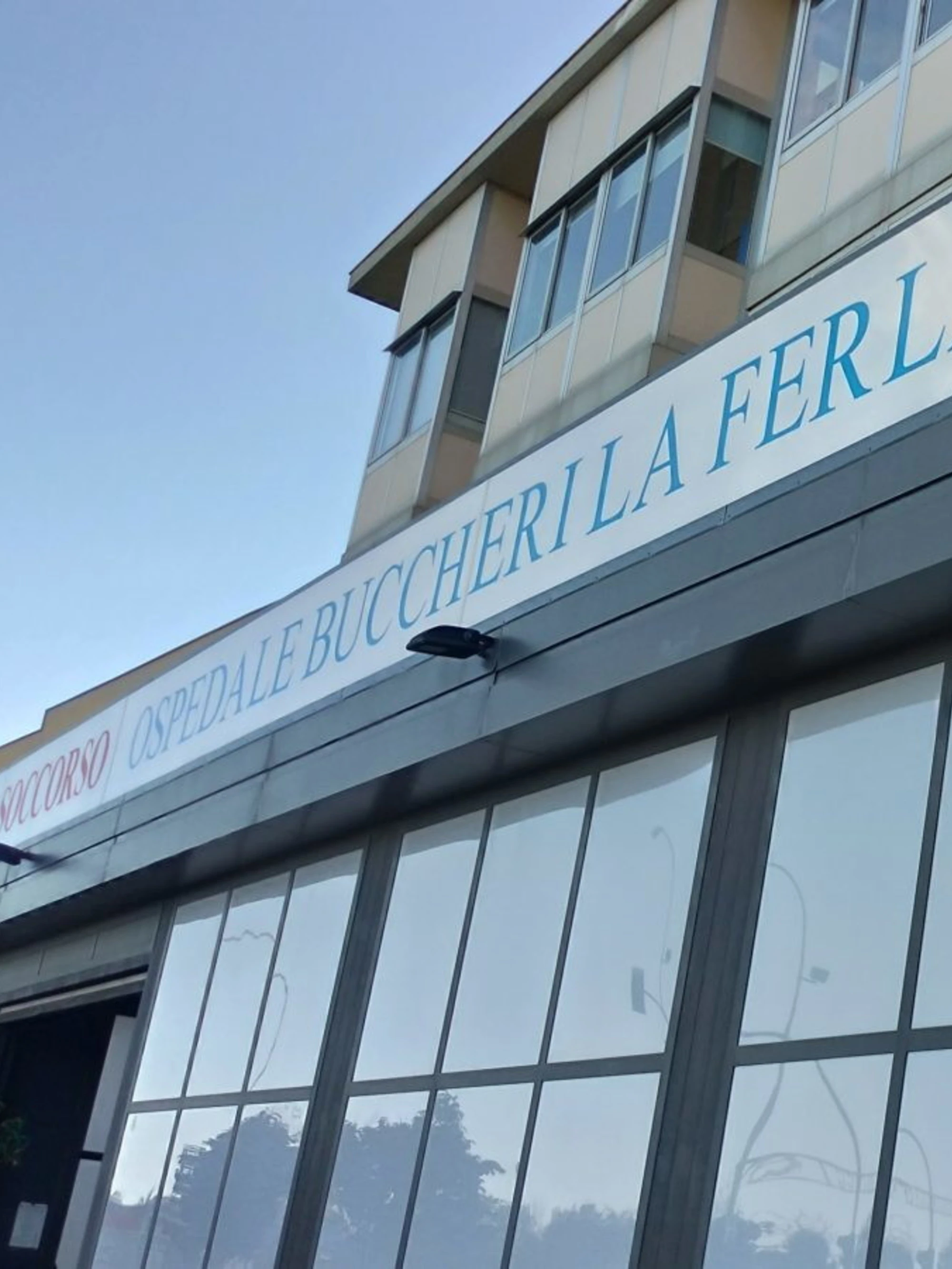 Palermo, morta 11enne: "Botte e vestiti zuppi di benzina", orrore e mistero