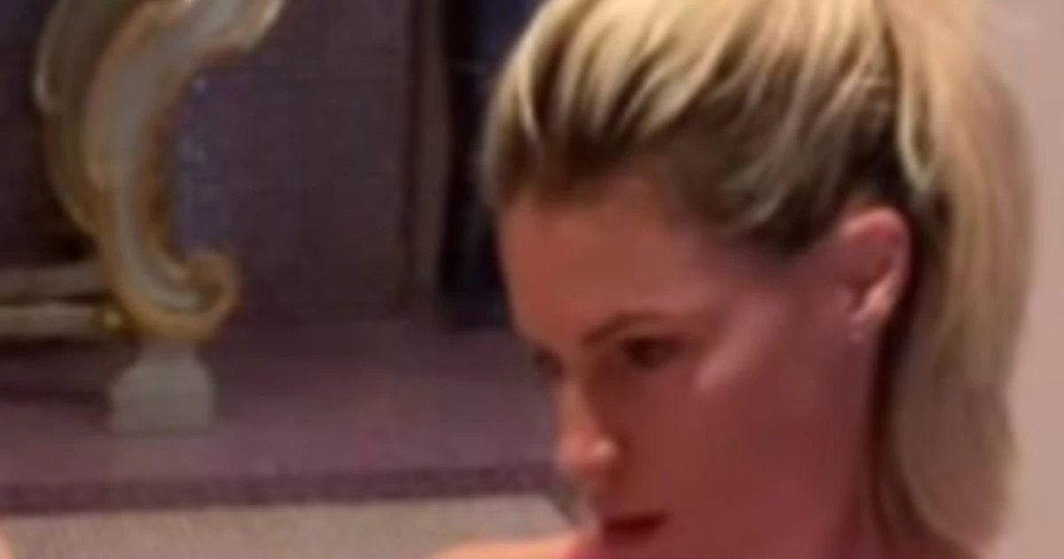 Michelle Hunziker, foto da pazzi: resta con gli slip sul pavimento