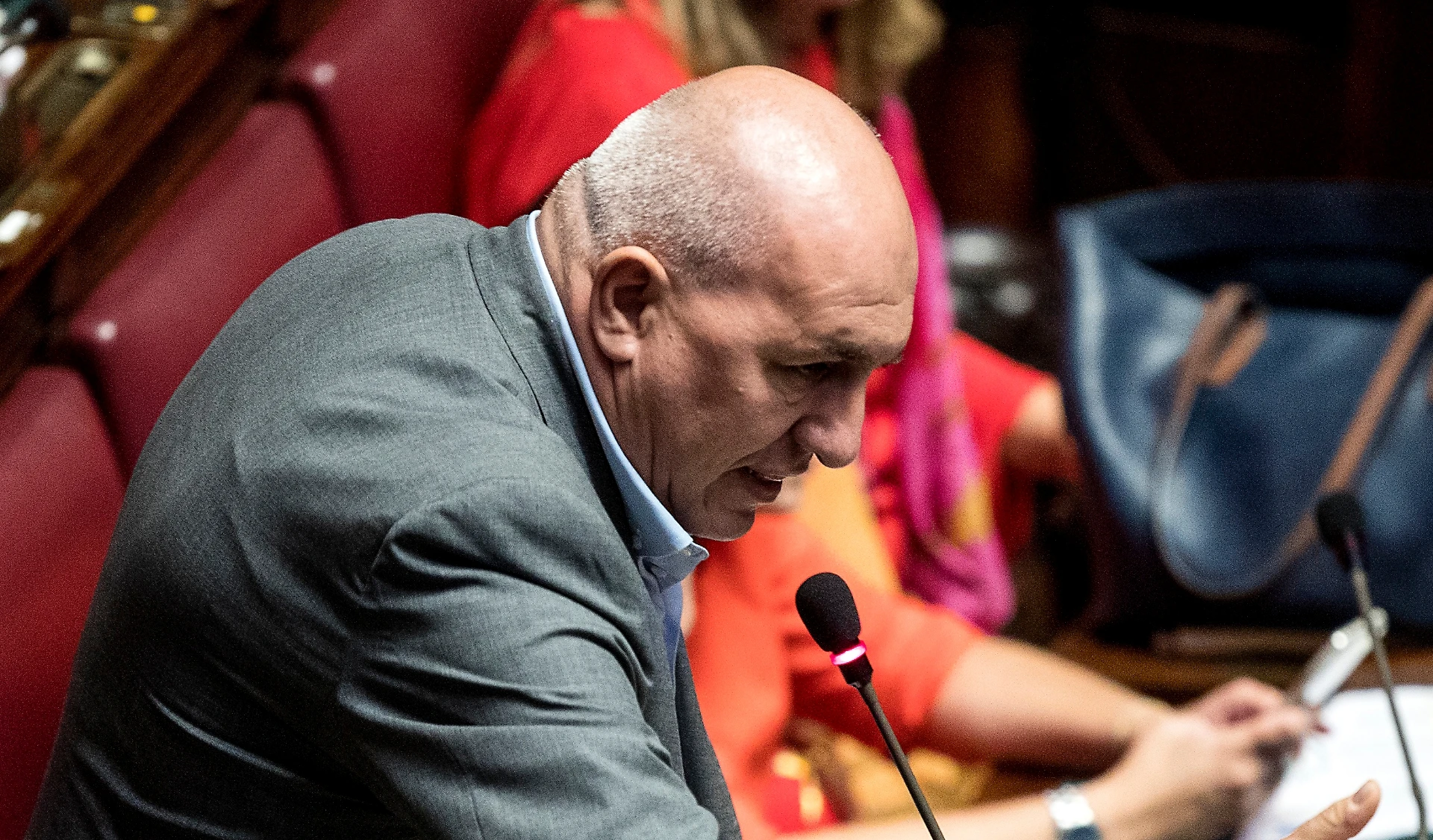 Guido Crosetto umilia Danilo Toninelli: "Si trasforma in scia chimica e..."