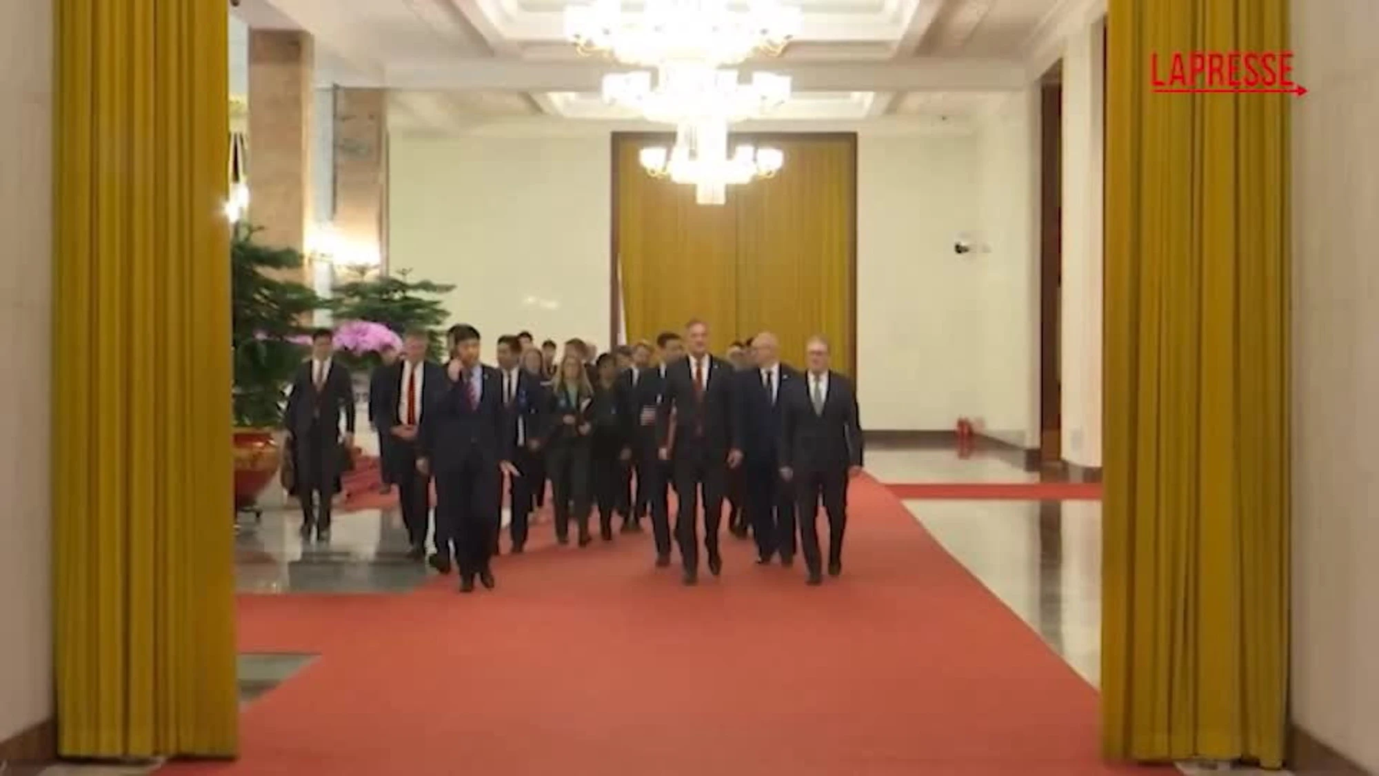 Cina, il premier inglese Starmer a Pechino incontra il presidente Xi Jinping