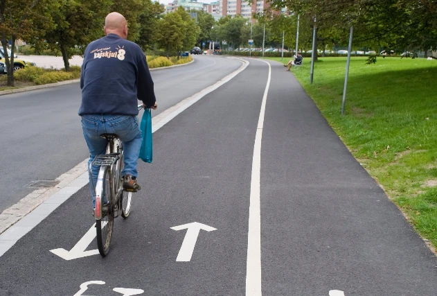 Fai questa strada in bici? Rischi di morire. La mappa delle vie più pericolose d'Italia