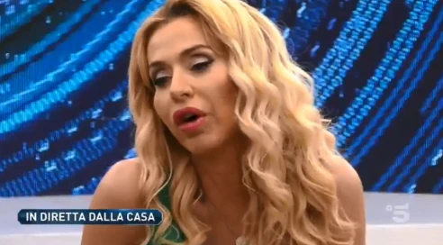 Grande Fratello Vip, indiscrezione su Valeria Marini: torna nella casa, un confronto serratissimo