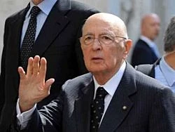 Napolitano boccia la "new town" di SilvioBisogna ricostruire l'Aquila