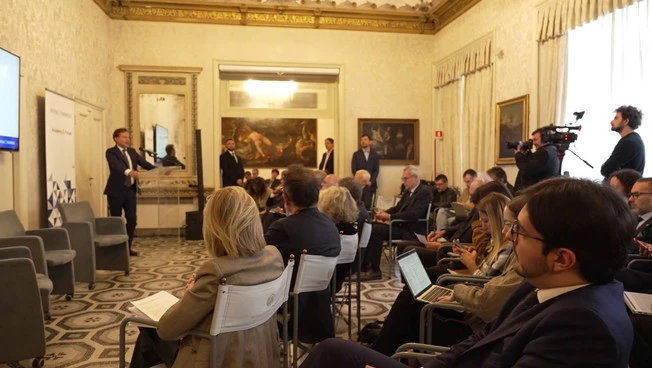 https://media.liberoquotidiano.it/g0-ub5A8rmYT0L8tXJzQazvJ_PApvk2ota4uHTsUHfM/width:800/quality:90/aW1hZ2VzLzIwMjUvMTAvMDYvMTY0NTM2MzYzLWI5Y2MzMjkwLWM2YWItNGQ2Yy1iNjlhLTQ0OGJmZmM5MzcxMi5qcGc.webp
