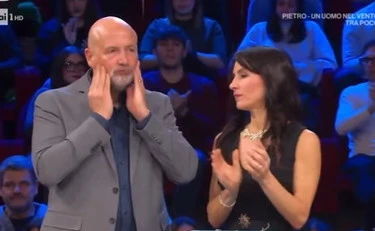 Affari tuoi, Elena insultata sui titoli di coda: "Proprio sc***i"