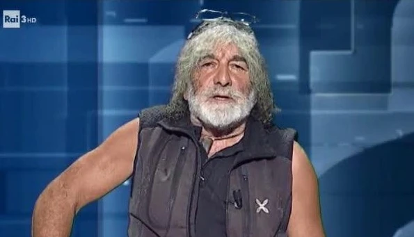 Cartabianca, l'orrore subito da Mauro Corona: "Legato agli alberi, costretto a bere olio di ricino"