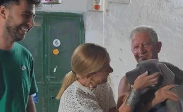 Giorgia Meloni in vacanza in Puglia: "Il più italiano di tutti", come fa impazzire la sinistra