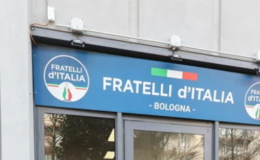 Bologna, orrore contro la sede di FdI: cosa immortalano le telecamere