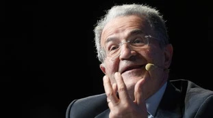Mes, Romano Prodi su Silvio BerlusconI: "Un gioco politico che non capisco. Il fondo salva-Stati va preso comunque"