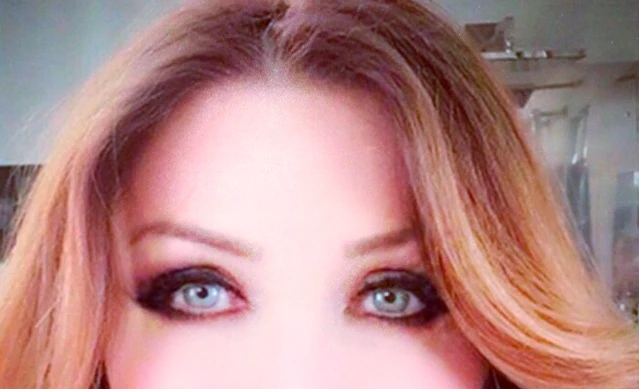 Paola Ferrari, la foto da urlo nel cuore della notte: a 58 anni, si mostra così