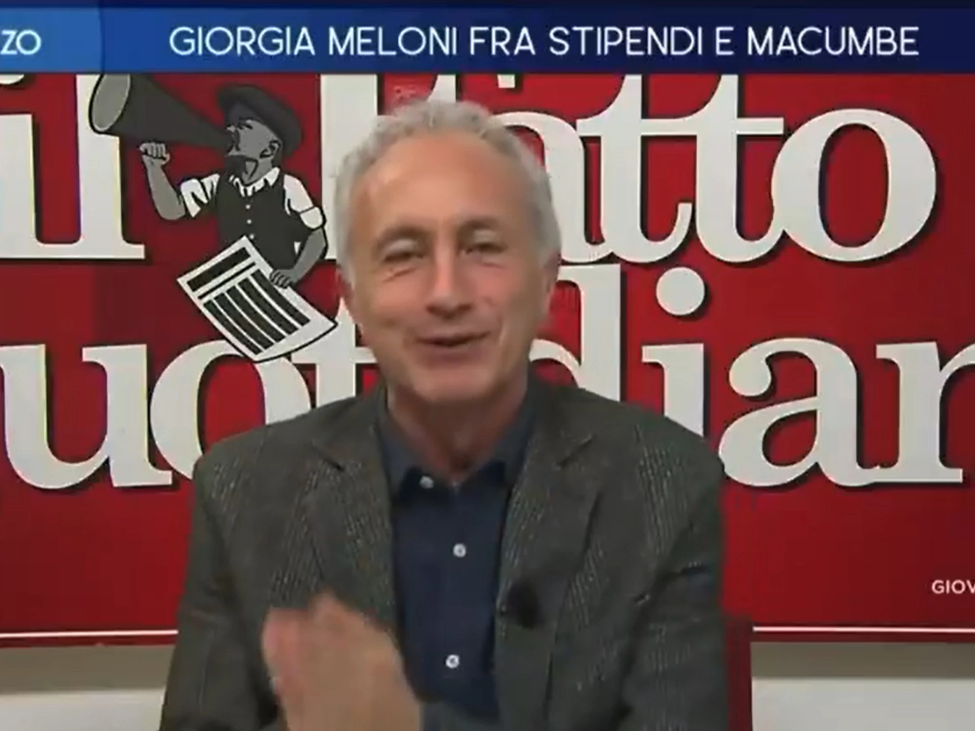 Marco Travaglio straccia il patentino antifascista: "Con l'opera omnia di Hitler"
