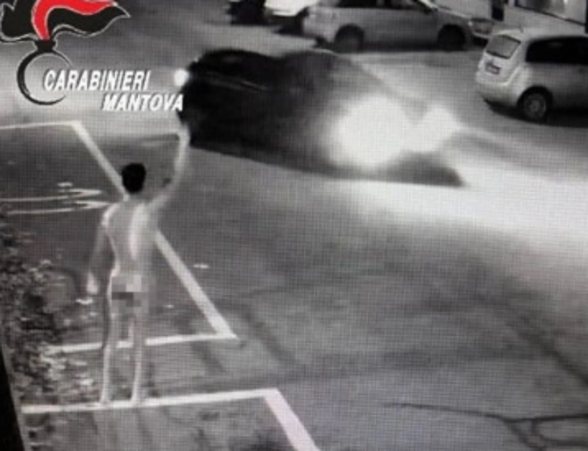 Poggio Rusco, marocchino nudo e drogato davanti alla caserma, "il volere di Allah"