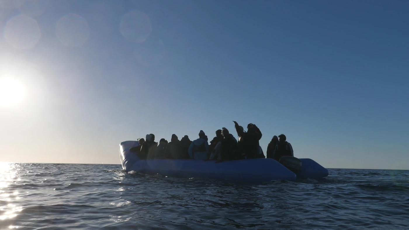 Matteo Salvini, terza direttiva sui migranti: "Il confine tra buoni e fessi". Brutale: come demolisce le Ong