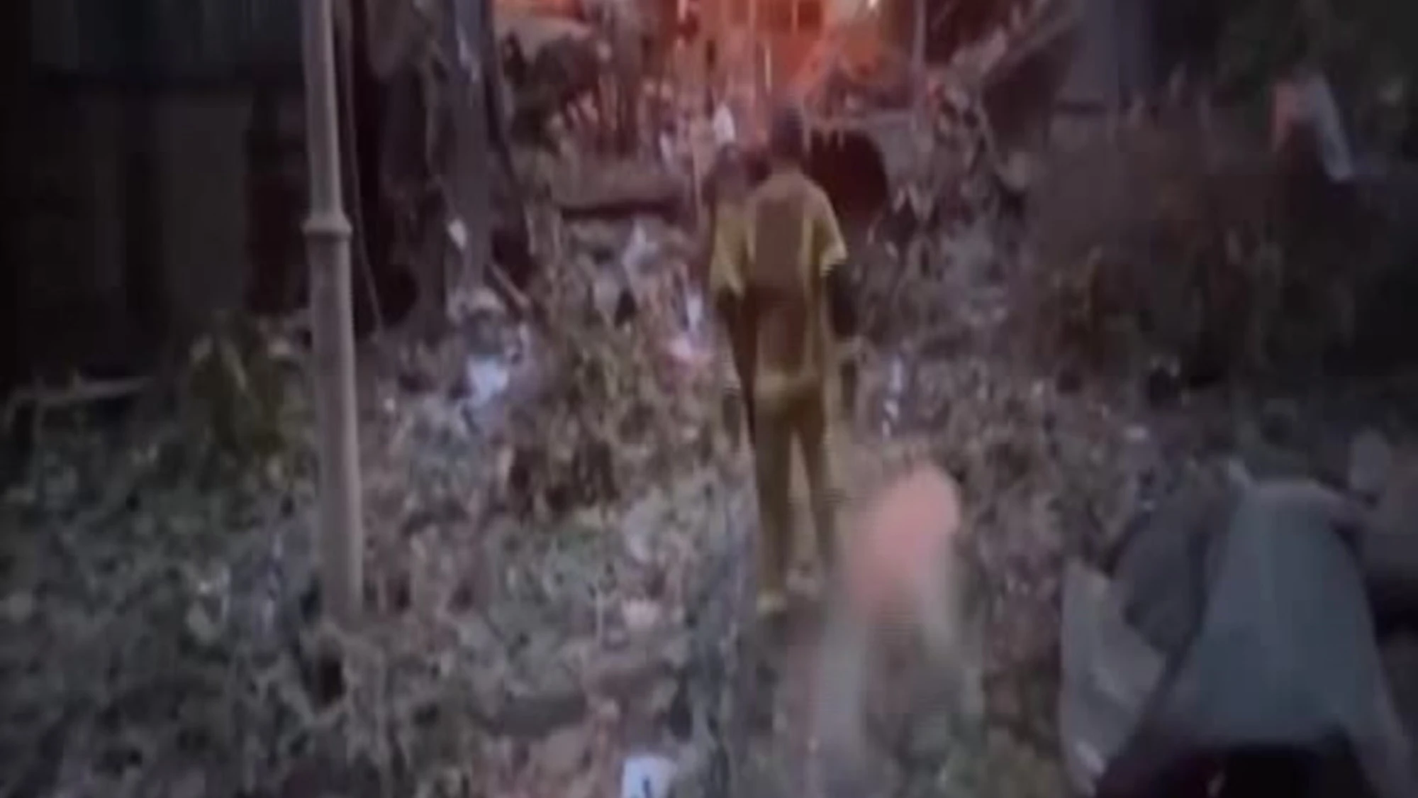 Kiev, devastanti attacchi russi nella notte: le immagini della devastazione